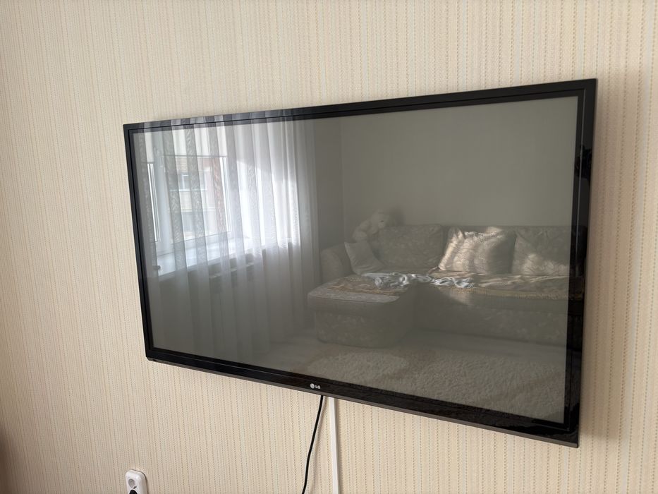 Продам б/у телевизор LG
