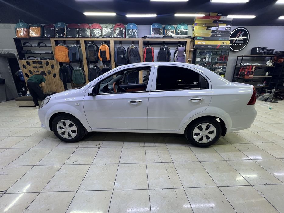 Nexia 3 AVTOMAT 212 000km orqa bagaj orqa 2 ta kriloda kraska bor.