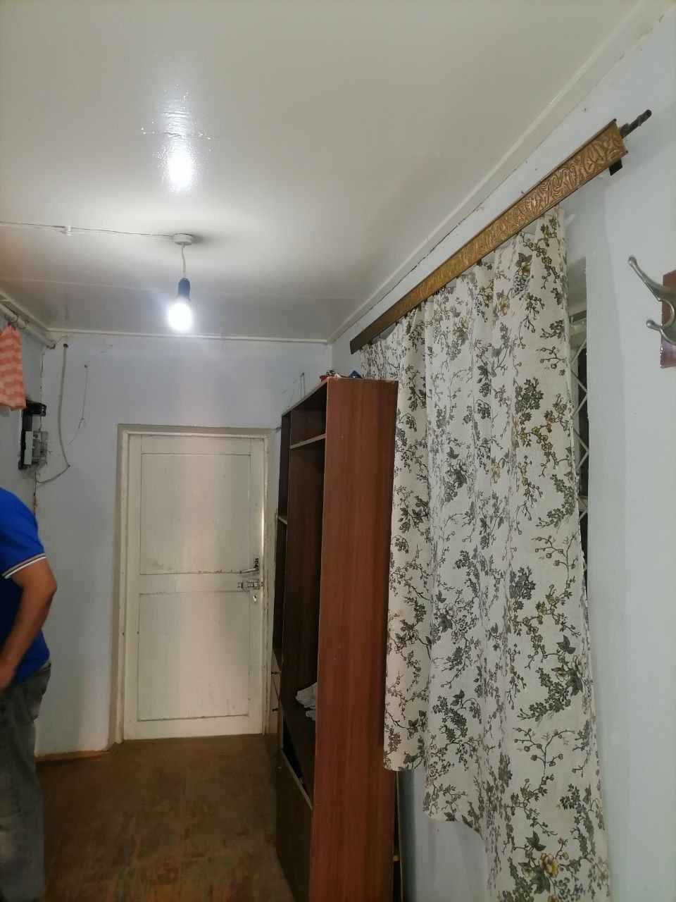 Продаётся свой дом, в районе танковога училища,,город Чирчик. 
Год пос