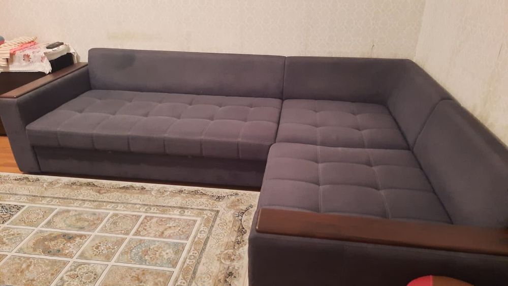 Диван угловой в хорошем состояний