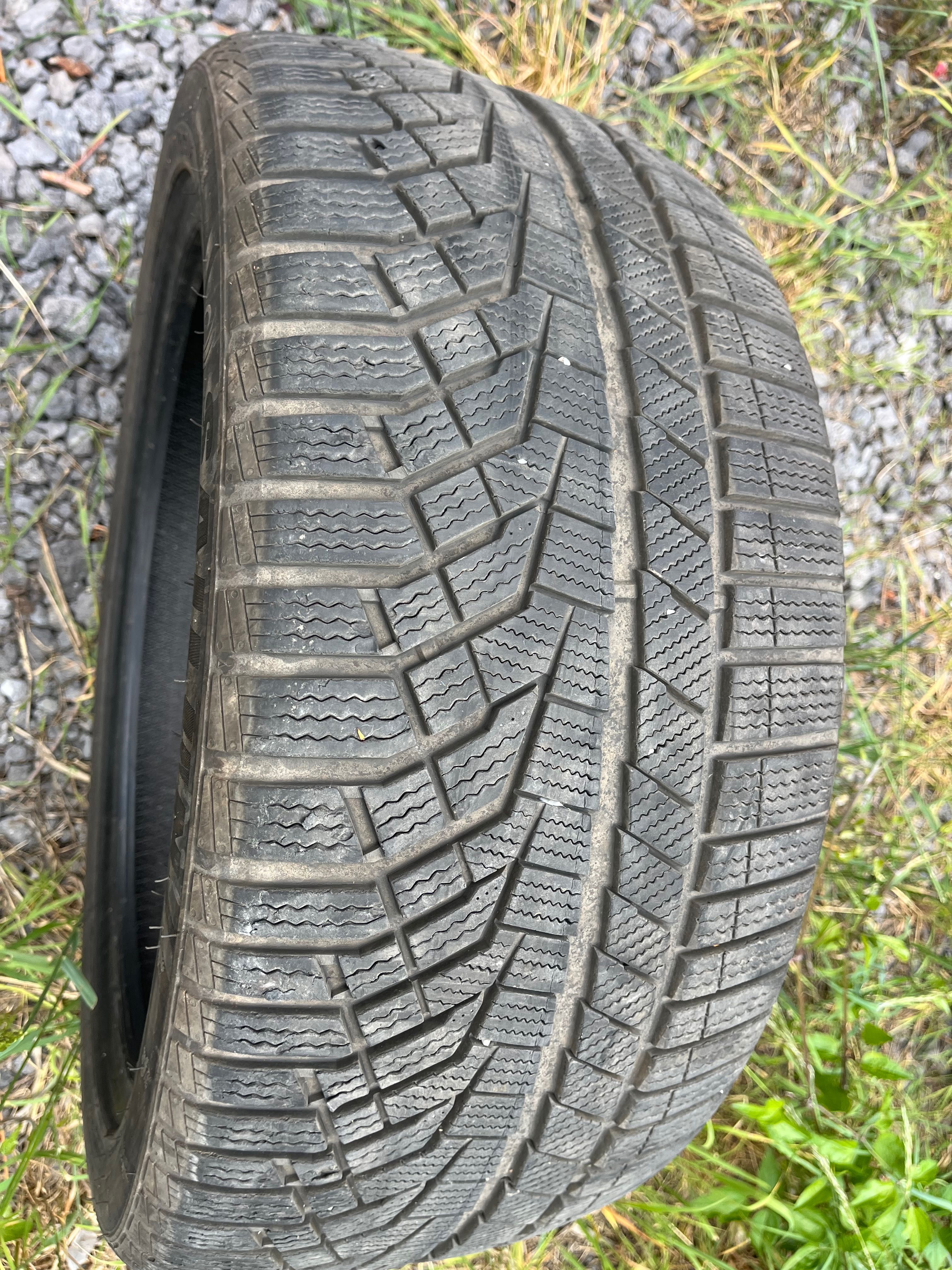 Зимни гуми 275/40/20