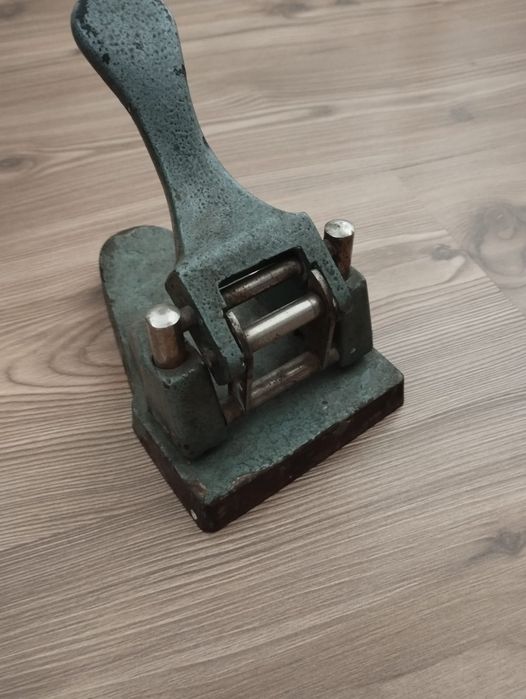 perforator metalic anii 70'