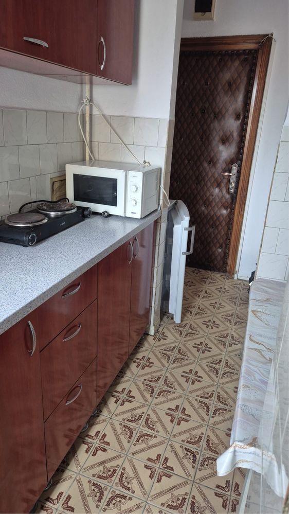 Inchiriez apartament cu 2 camere zona Cetate