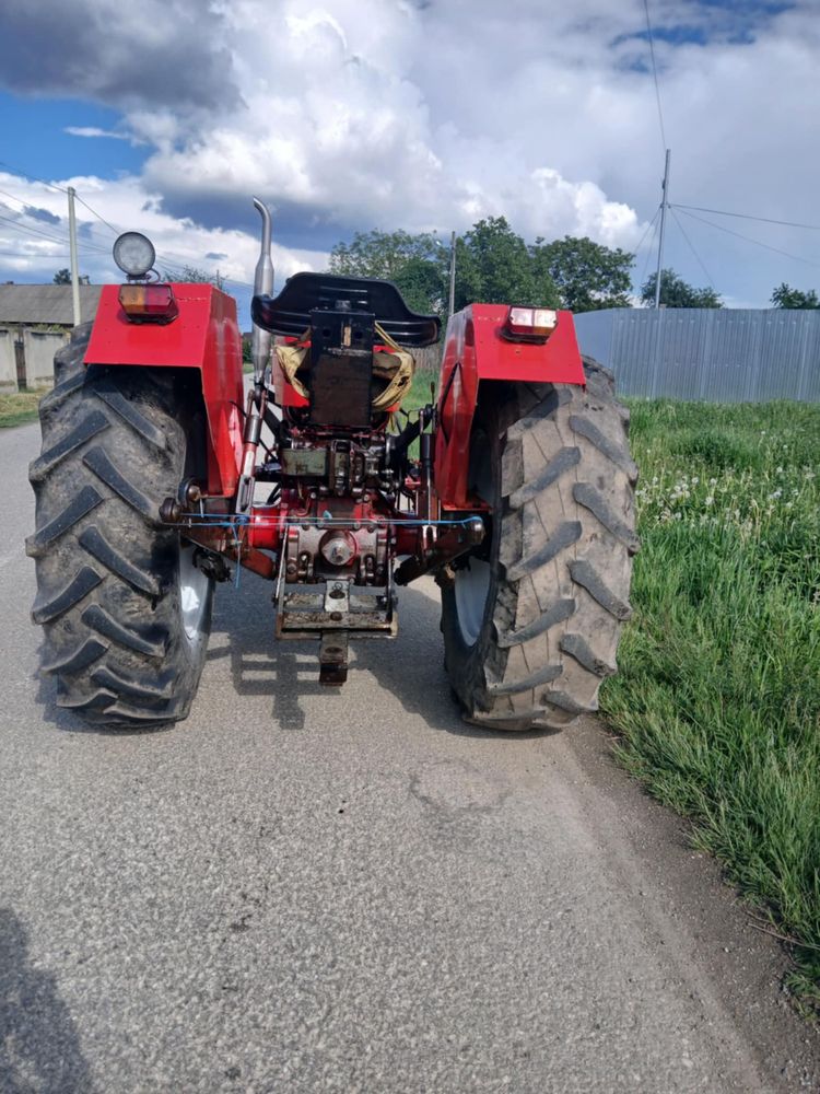 Vănd tractor Universal U550