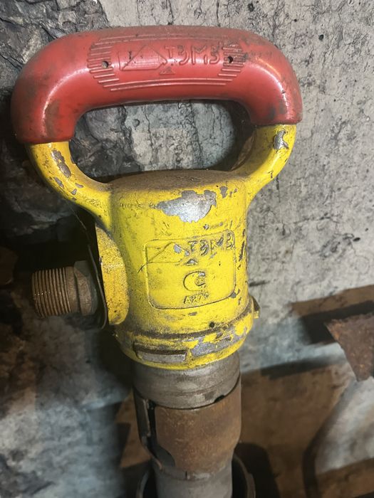 Продам отбойник в отл. состоянии