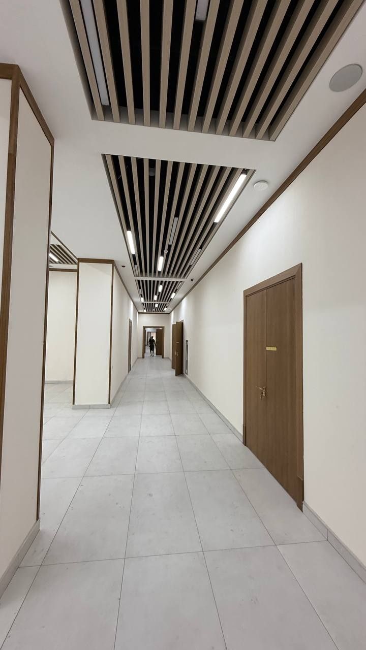 Сдаётся большое помещение под офис в центре, ТЦ Пойтахт
