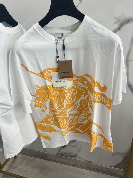 Маркова Тениска Burberry / 100% Памук / Размер M/L
