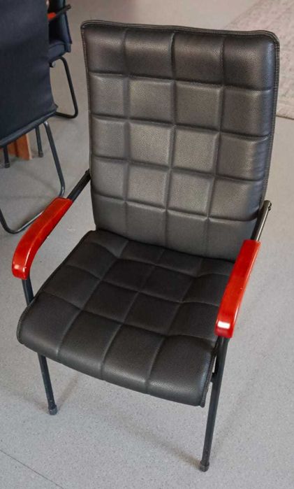 Комплект кожаных стульев для офиса 6 шт деревянные подлокотники