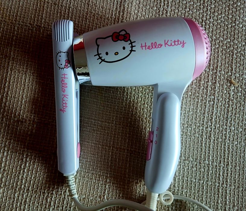 Uscător de păr și placă Hello Kitty