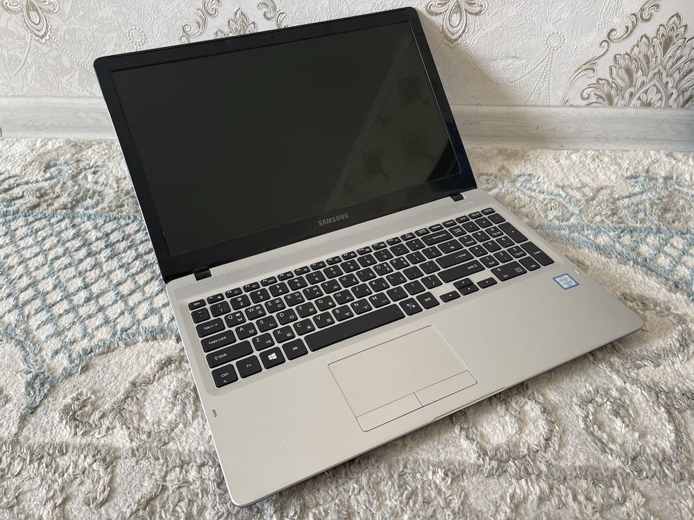Продам ноутбук Samsung NT500R5l Core i3