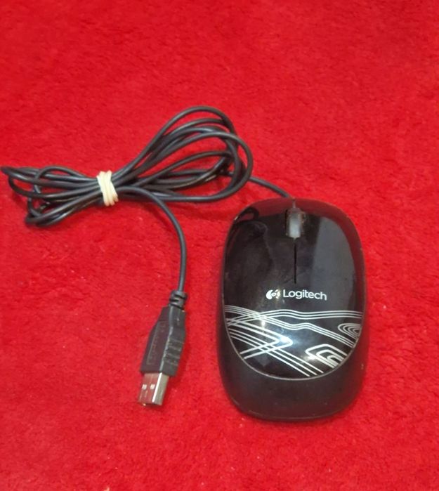 Mouse Logitech  cu fir