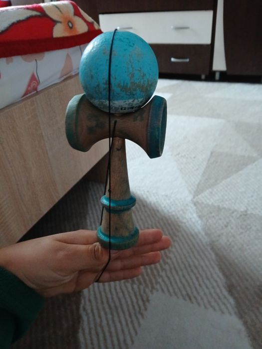 Vând kendama krom pop ruber