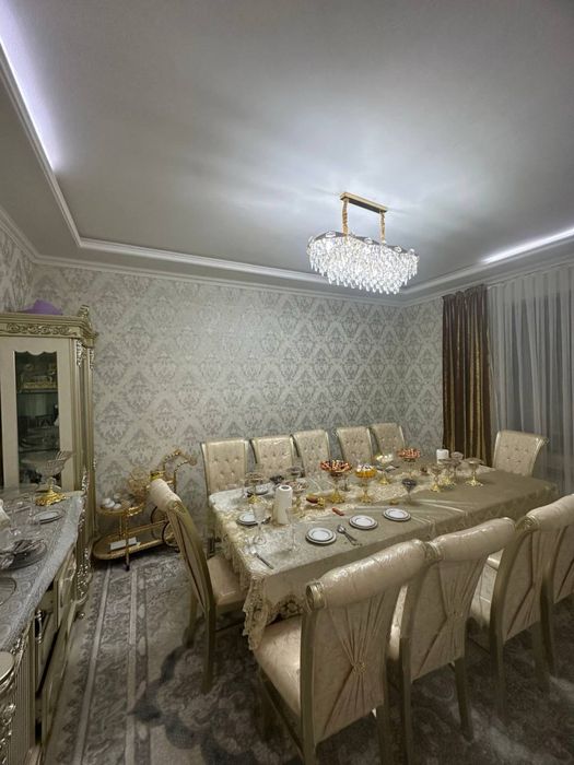 Ховли сотилади. Хаммаси шароити бор. Газ свет сув вайфай.