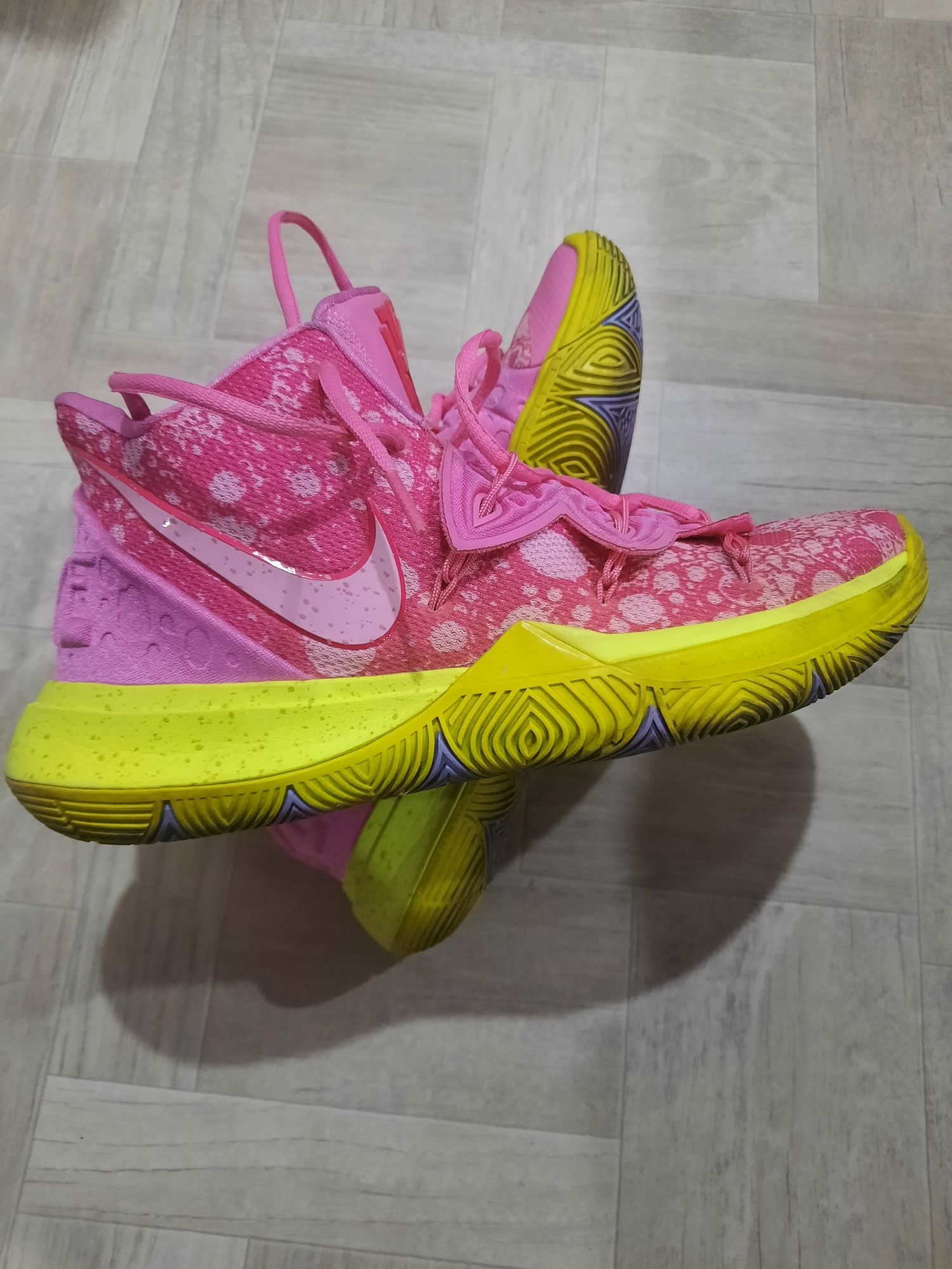 Nike Kyrie Patrick Star 5