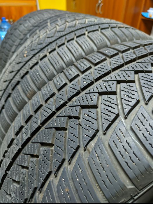Continental 235/45/18 зимни гуми