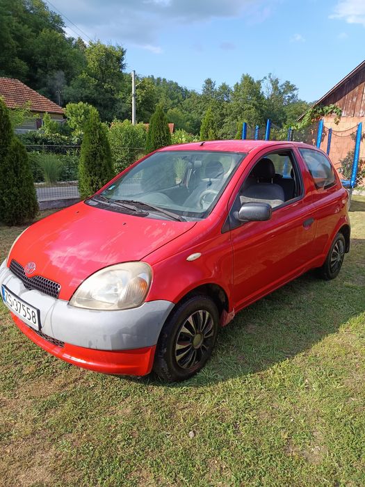 Vând sau schimb Toyota Yaris