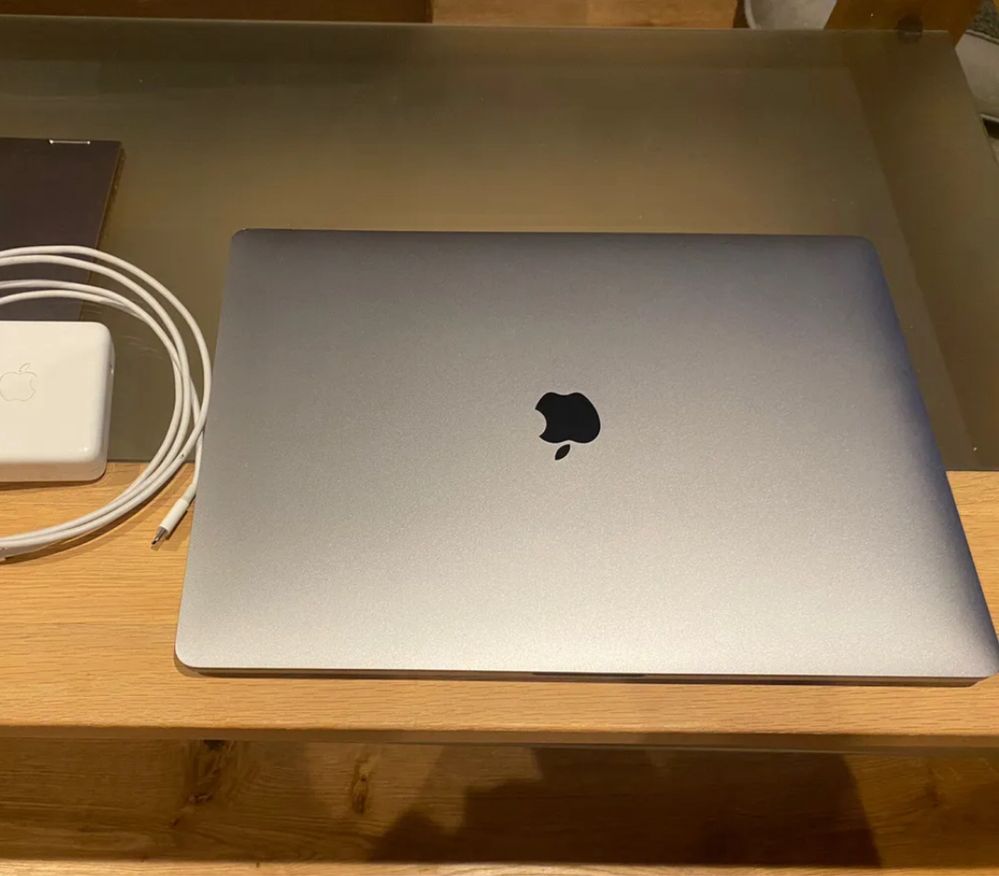 Macbook Pro 16-inch, 16Gb RAM, 512 Gb SSD, Intel Core i7, Retina