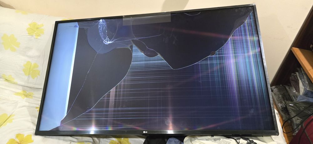TV Smart LG 55'' -diagonala 138cm. - display spart.