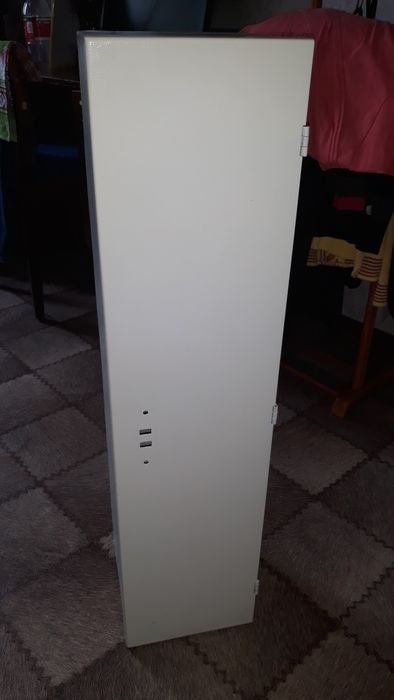 Металлический шкаф