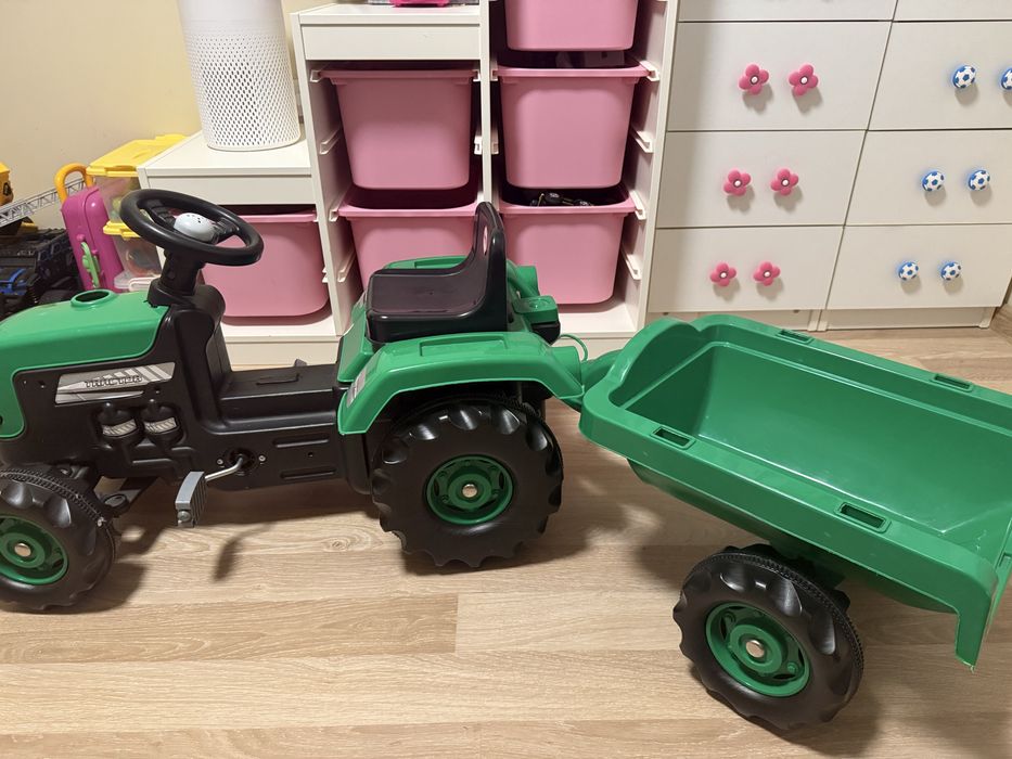 Детски трактор с педали и ремарке