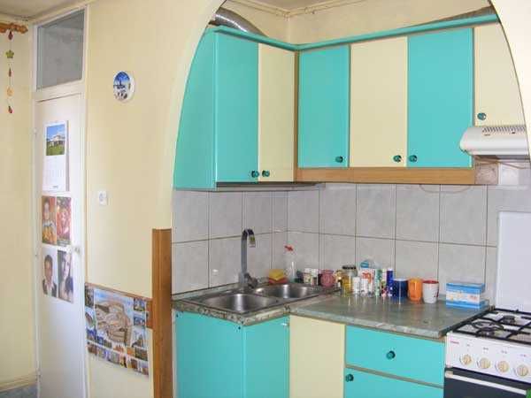 Inchiriez ap. 3 camere amenajat Pandurilor + garaj.