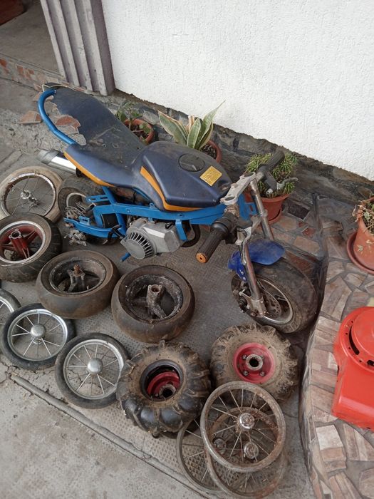 Moto copii cu motor original în stare bună de funcționare+ roți de sch