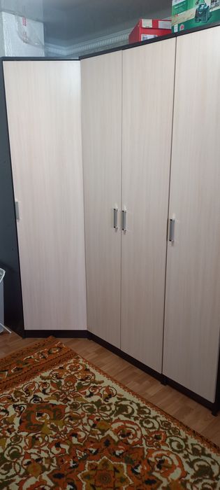 Продам шкаф большой из 3х секций
