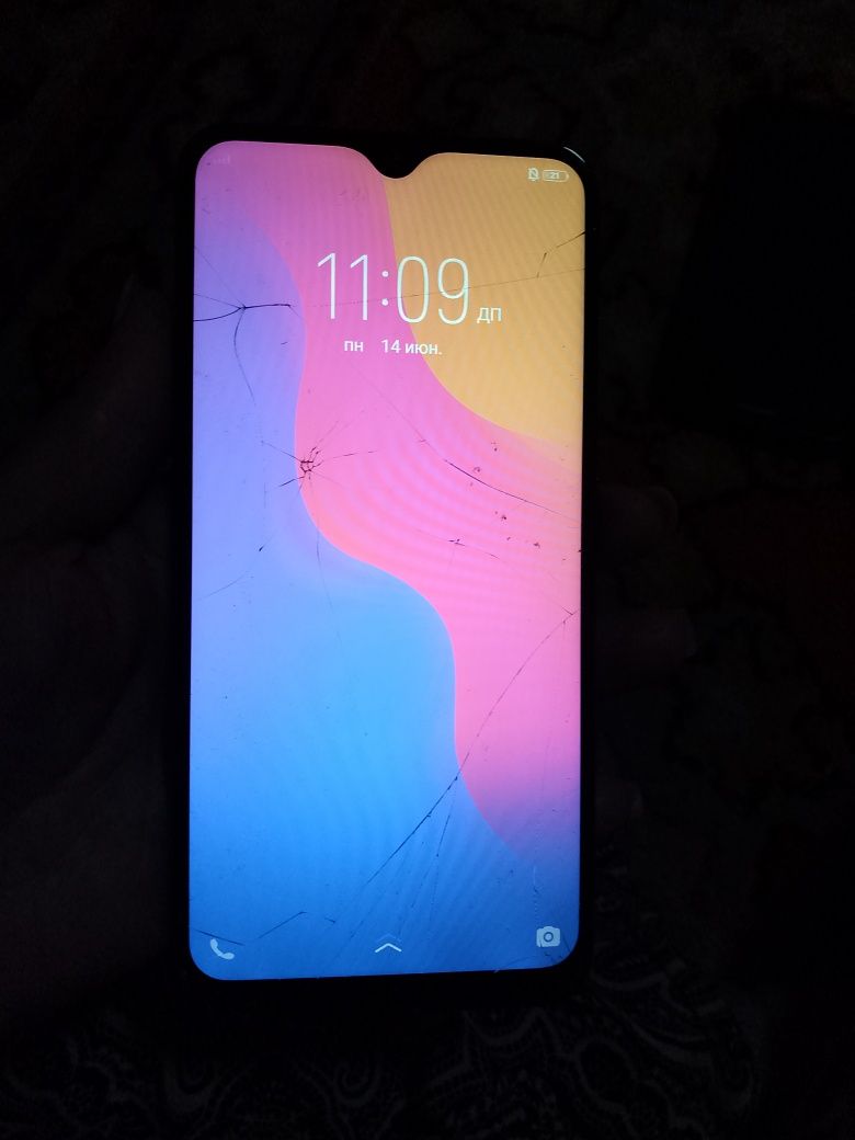 Продам телефоны,1 рабочий vivo только экран треснут ,2 глючит,3 не раб