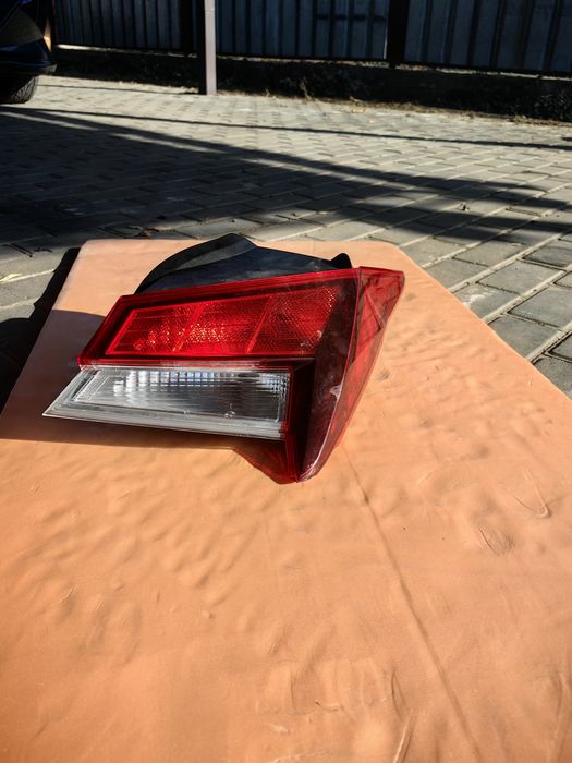 Продам оригинальный задний правый фонарь на елантру 2021