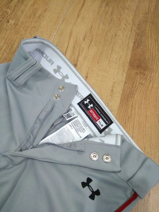 Pantaloni Under Armour mărimea 7-8 ani