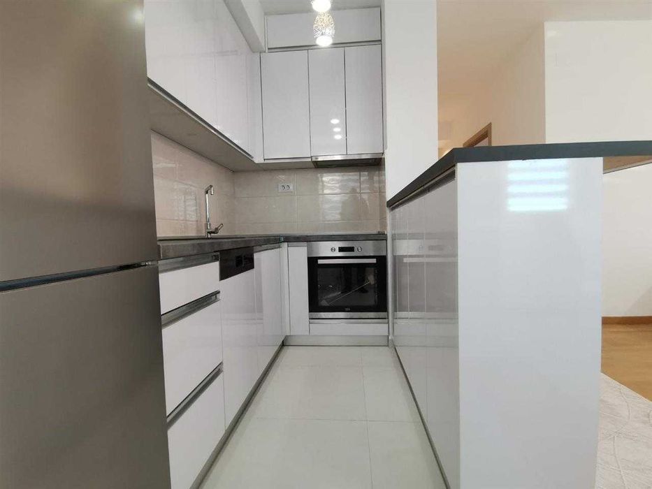 Дава се под наем Двустаен апартамент в Бургас, Славейков - 57 кв.м за 204 € - Снимка #1