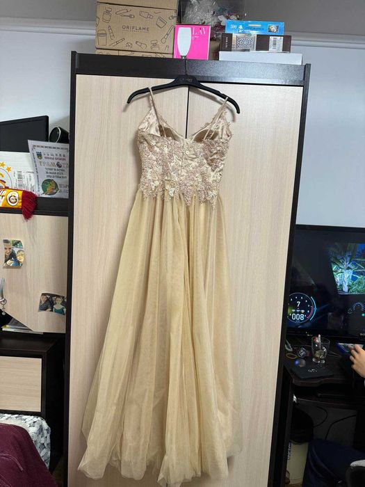 Официални рокли, направени по поръчка (носени веднъж)