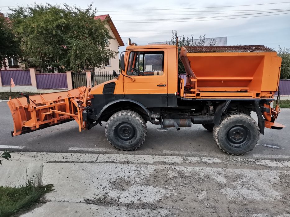 Unimog inmatriculat cu numere negre