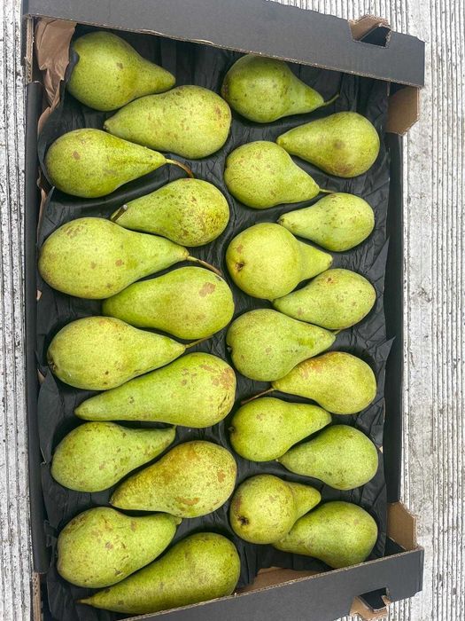 Pere frumoase și proaspete, diferite ambalaje și soiuri!