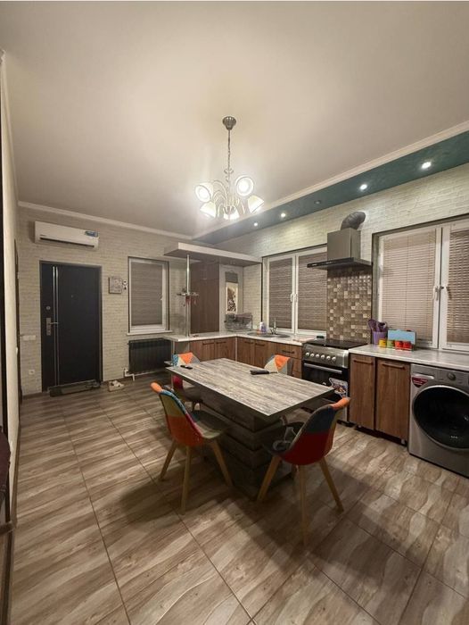 Метро Космонавтов. Итальянское посольста сдаётся 2х комнатная квартира