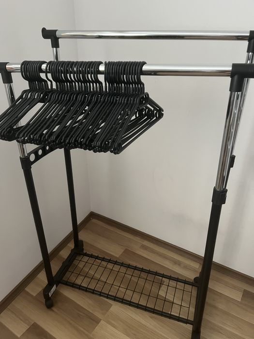 Стойка за дрехи и закачалки