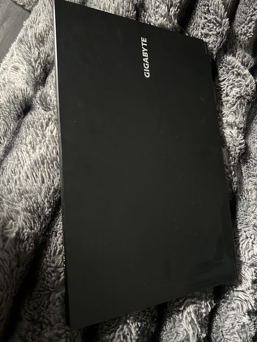 Laptop Gaming Gigabyte 17.3 RTX4050 144hz