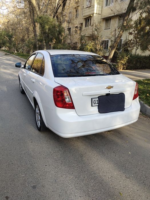 Jentra rangi Oq benzinda avtomat o'zimniki 2022 y. elegan plus luk bor