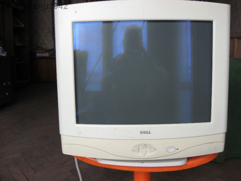 Продавам монитор за компютър марка -  "DELL",  модел -  D 1025 HE.