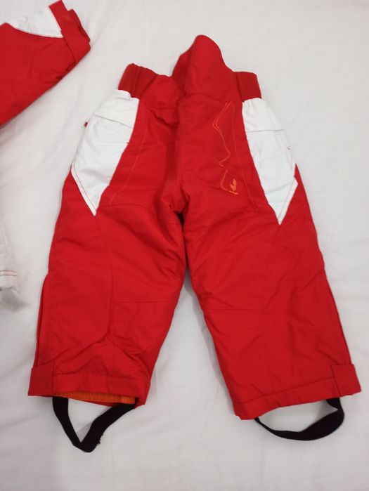 Costum pentru ski