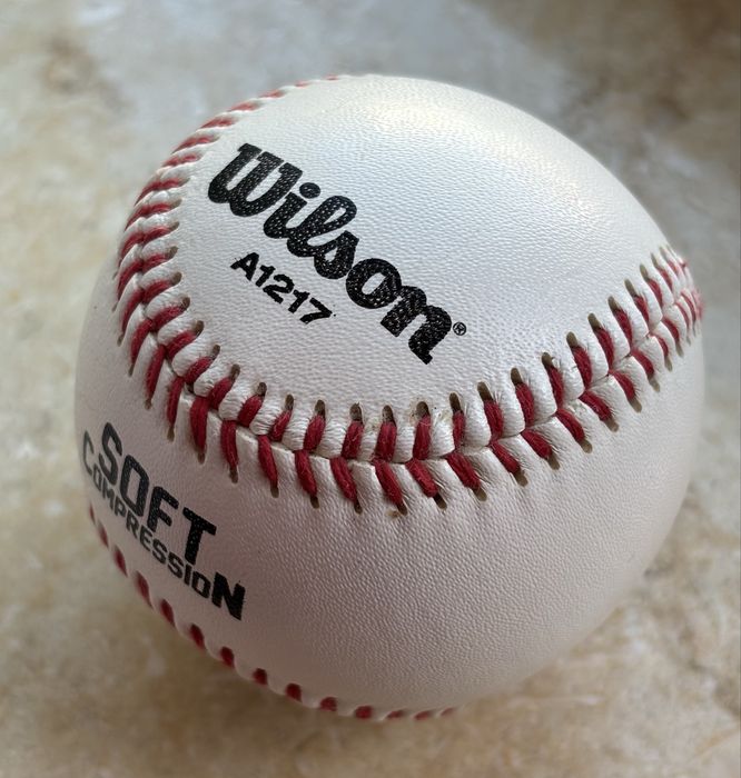 Minge baseball Wilson Soft Compression