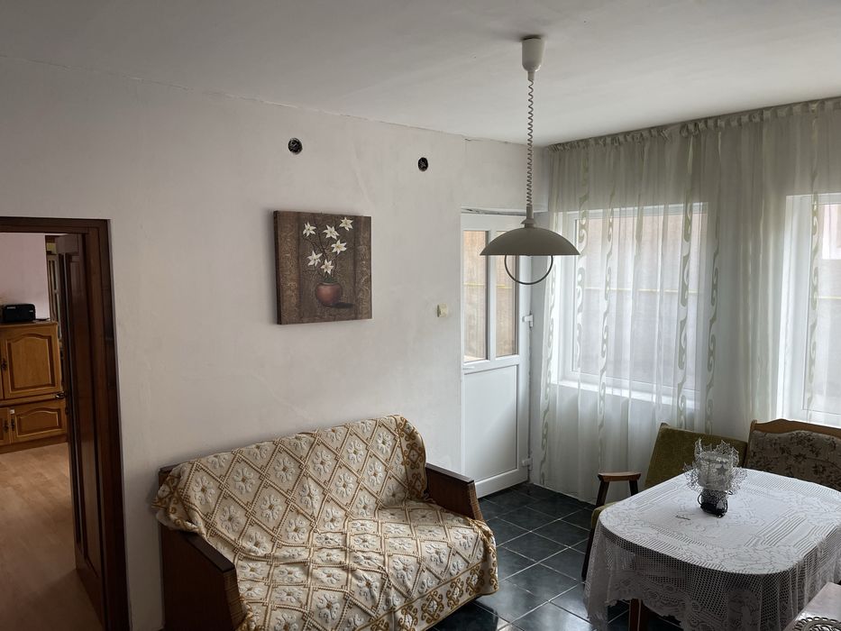 Casă cu gradina in centru Periceiului