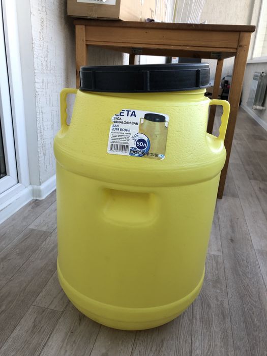 Продам пластиковый бак