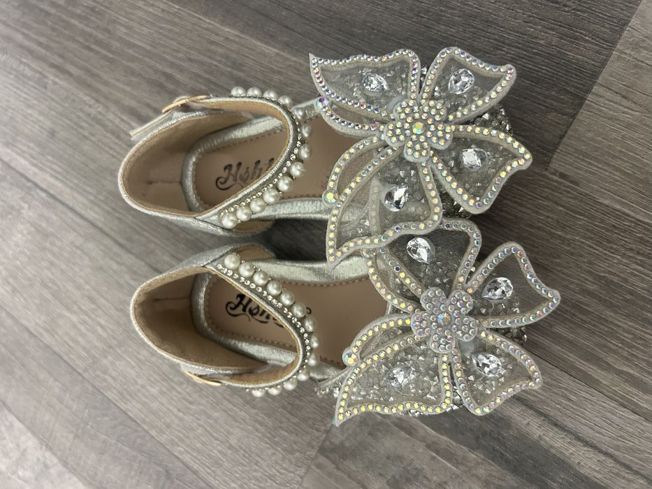 Туфли для девочки на годик