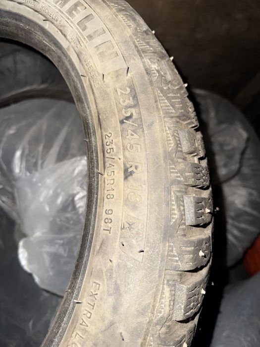 Зимняя шипованная резина Мишлен Iceguard б/у