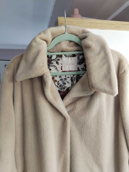 Haina de blana artificiala Guess