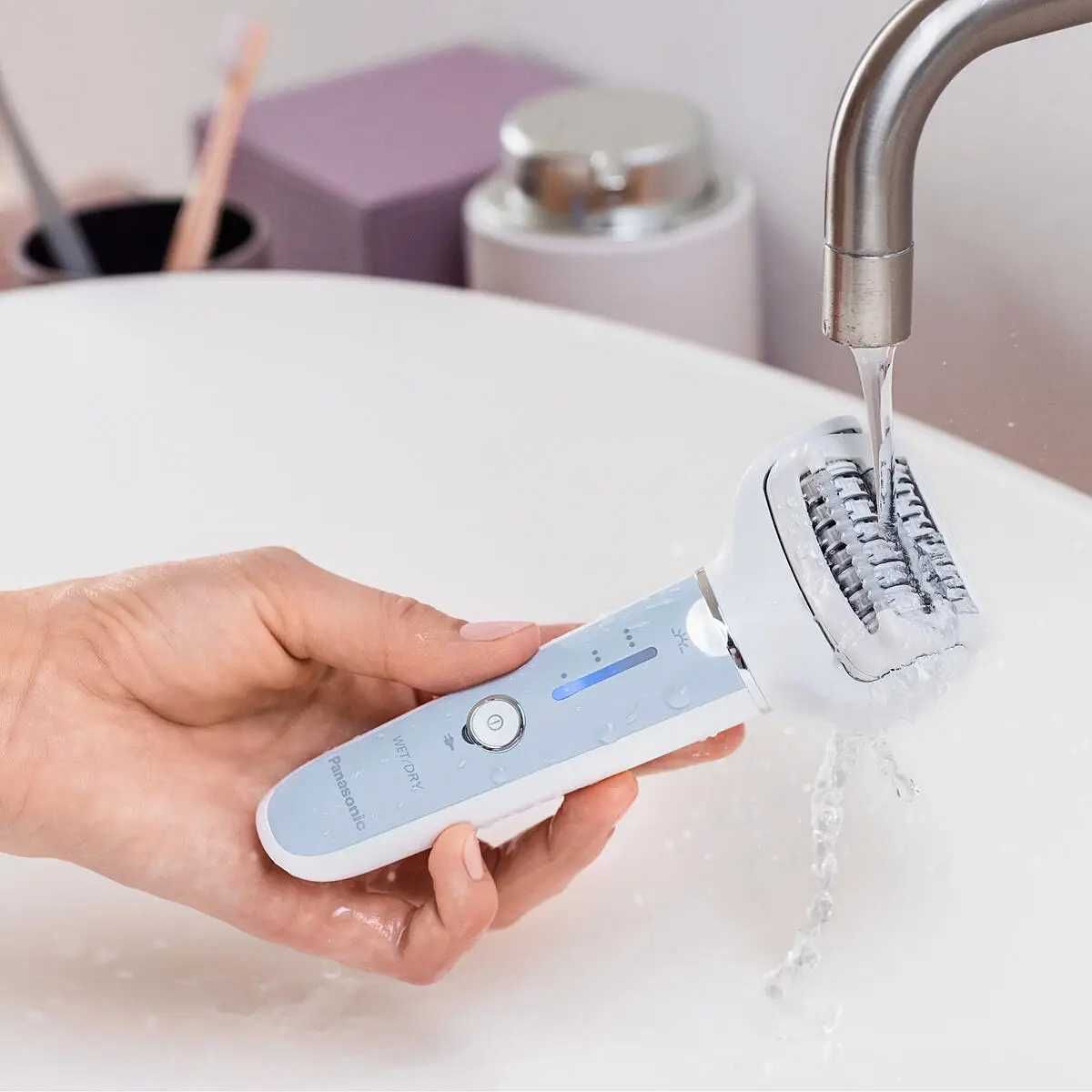 Epilator PANASONIC 60 pensete 3 viteze 8 accesorii Wet&Dry acumulator