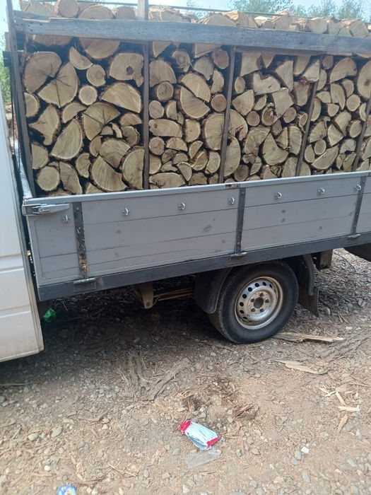 Vând lemne de foc sparte tăiate esență tare stejar uscat transport gra