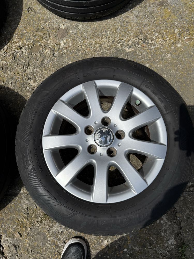 Jante aliaj originale Volkswagen 15” + anvelope Goodyear