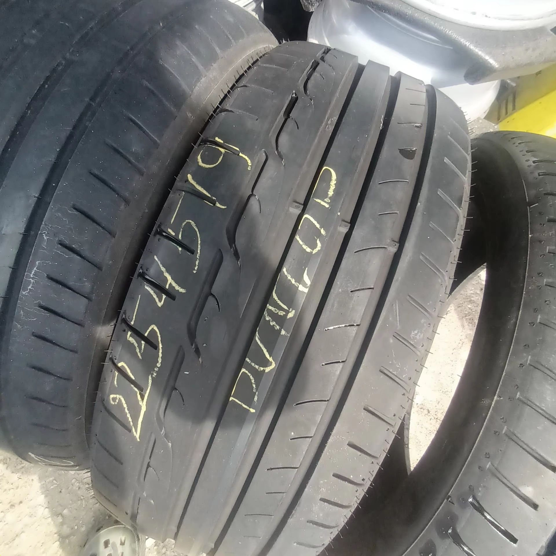 225 45 19 DUNLOP 4броя летни